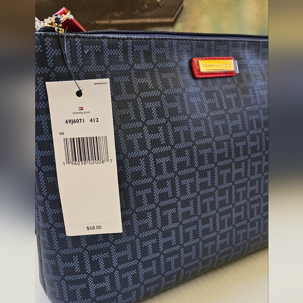 Tommy Hilfiger Cosmetic Bag - Picture 4 of 12